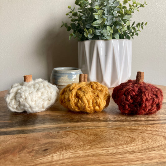 3" Crochet Pumpkin with Cinnamon Stem - Small